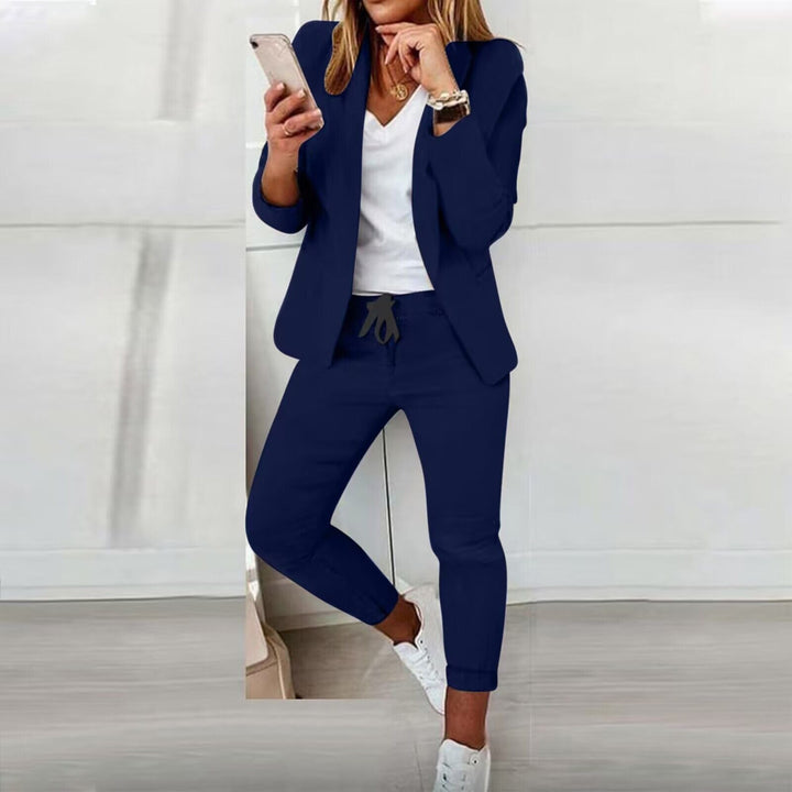 Élégance Cosmopolite : Blazer Sur Mesure et Pantalon Doux