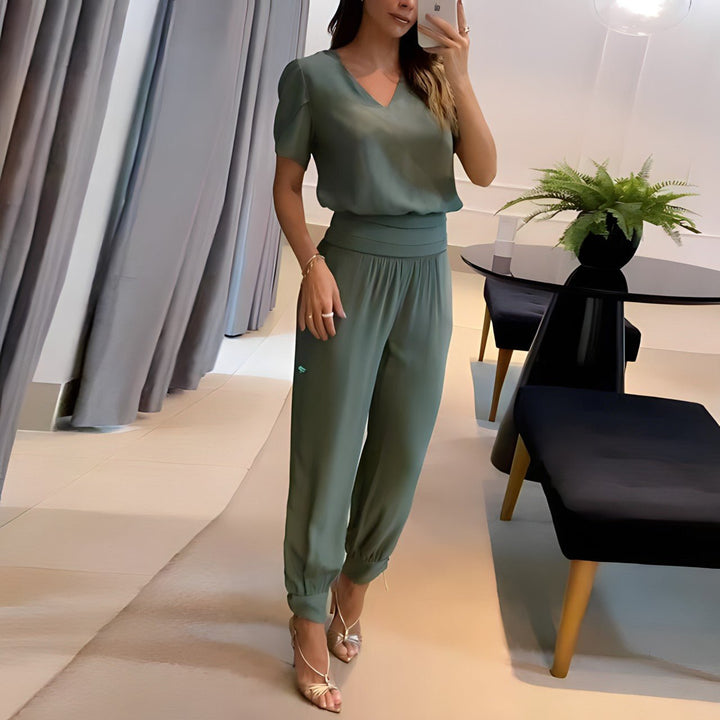 Maricel – Chic et moderne en blouse et pantalon